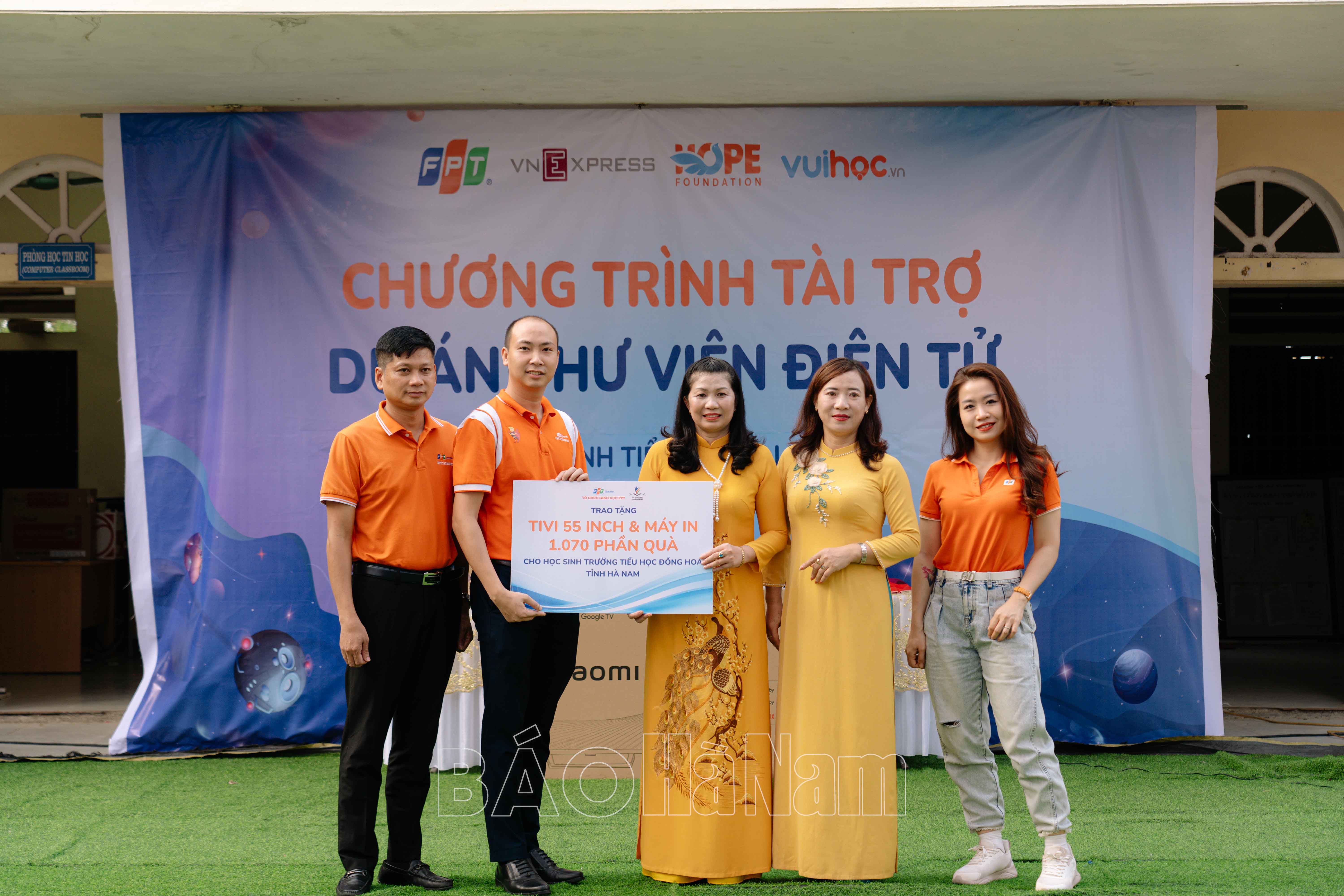 Quỹ Hy vọng trao tặng thư viện điện tử tại tỉnh Hà Nam
