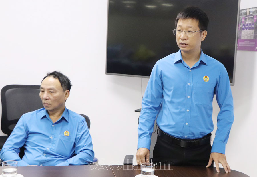 LĐLĐ tỉnh trao tặng 20 suất quà  cho công nhân lao động Công ty TNHH JY Hà Nam