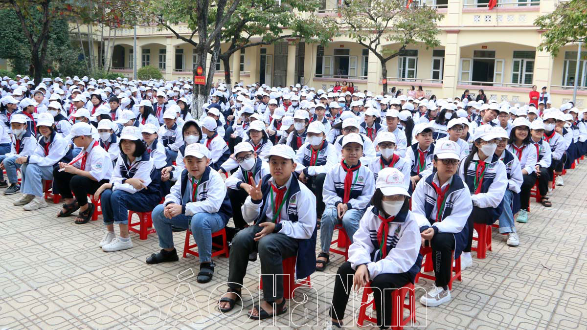 Tổ chức “Phiên tòa giả định” tuyên truyền pháp luật về phòng chống bạo lực học đường tại Trường THCS Trần Phú