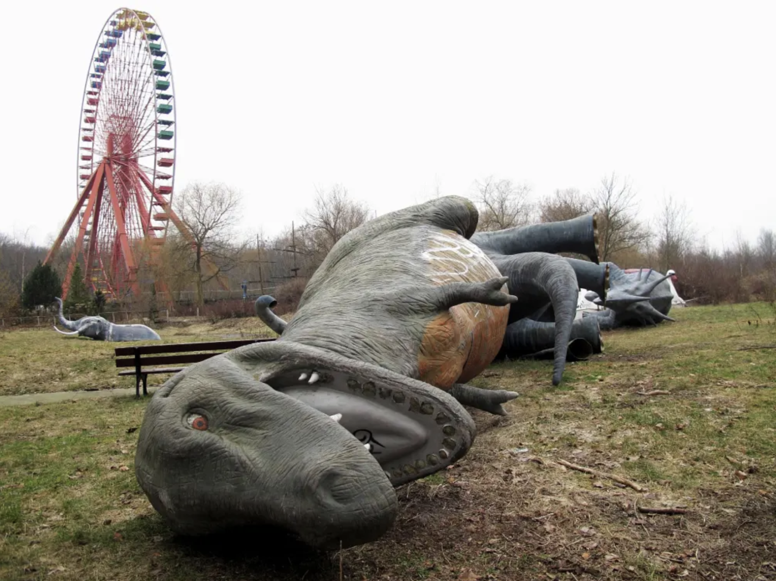 Bên trong công viên ma bỏ hoang từng đón hàng triệu lượt khách ở Đức