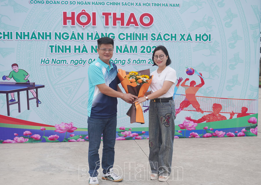 Ngân hàng CSXH chi nhánh Hà Nam tổ chức hội thao kỷ niệm ngày thành lập ngành