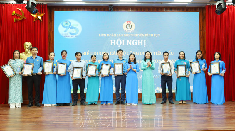 LĐLĐ huyện Bình Lục biểu dương 36 cán bộ công đoàn tiêu biểu xuất sắc