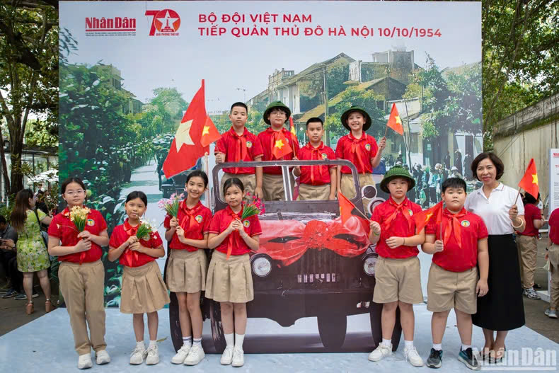 Triển lãm tương tác Cột cờ Hà Nội Khơi dậy niềm tự hào và tình yêu Thủ đô