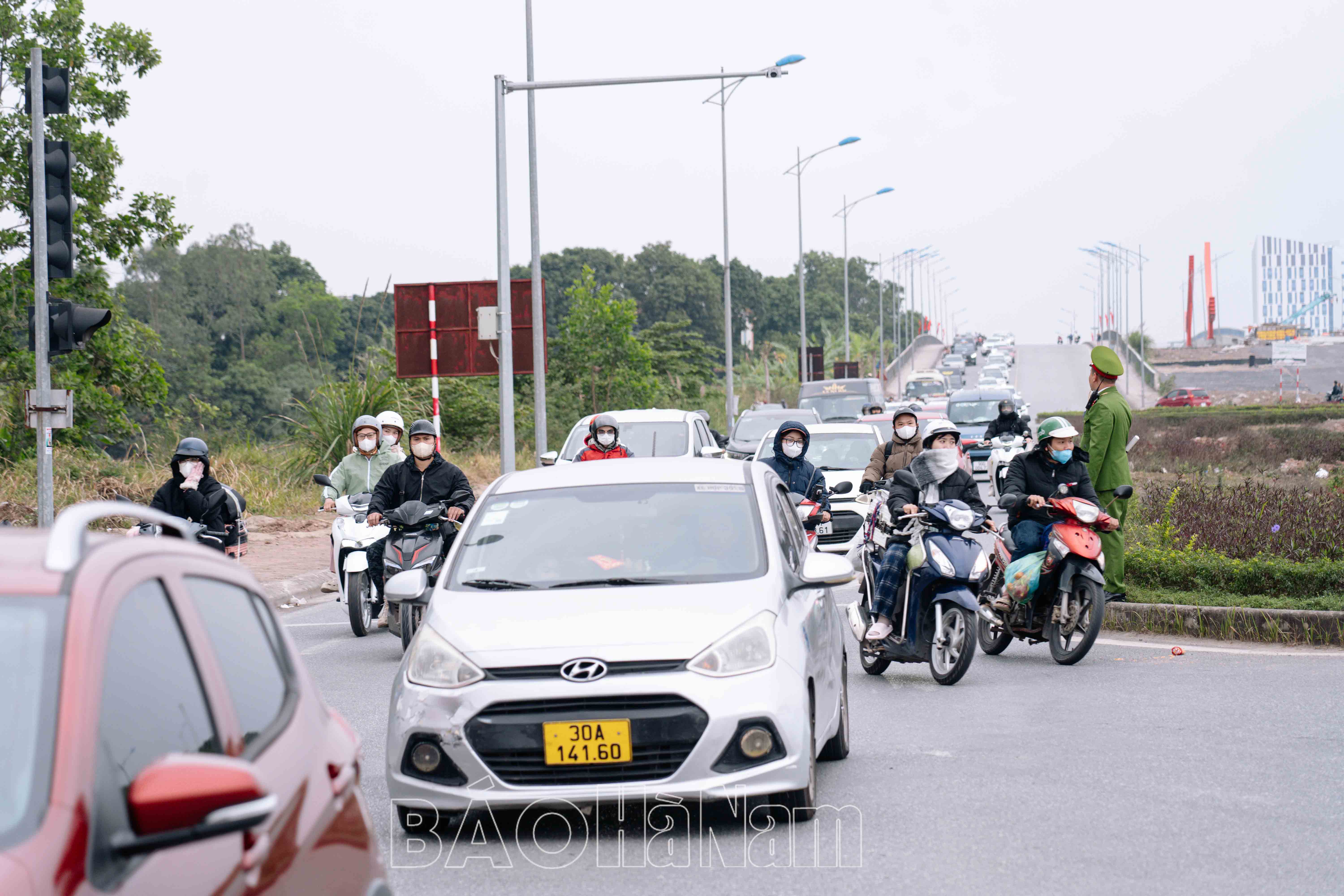 Kết thúc kỳ nghỉ Tết người dân nườm nượp trở về Thủ đô