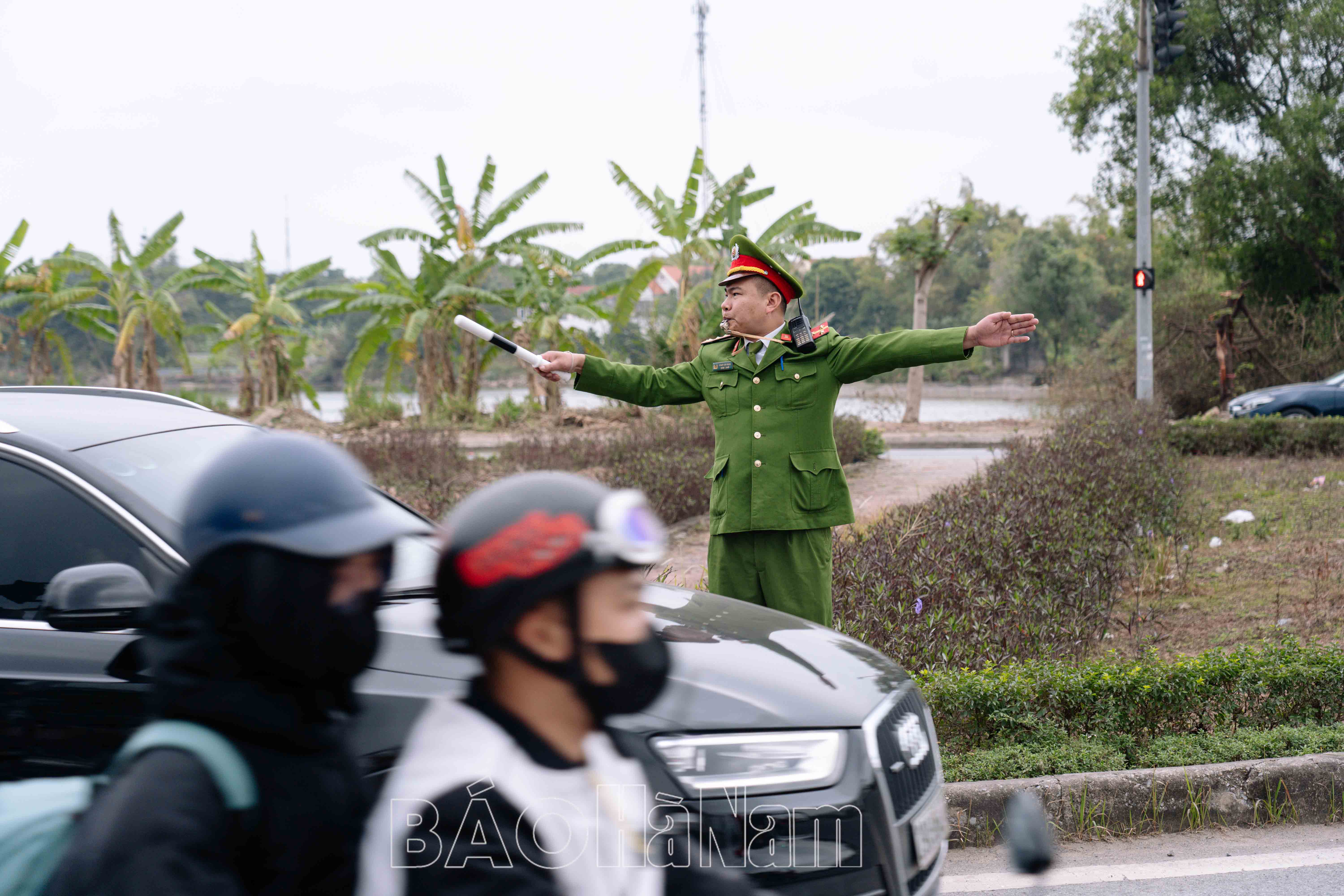 Kết thúc kỳ nghỉ Tết người dân nườm nượp trở về Thủ đô