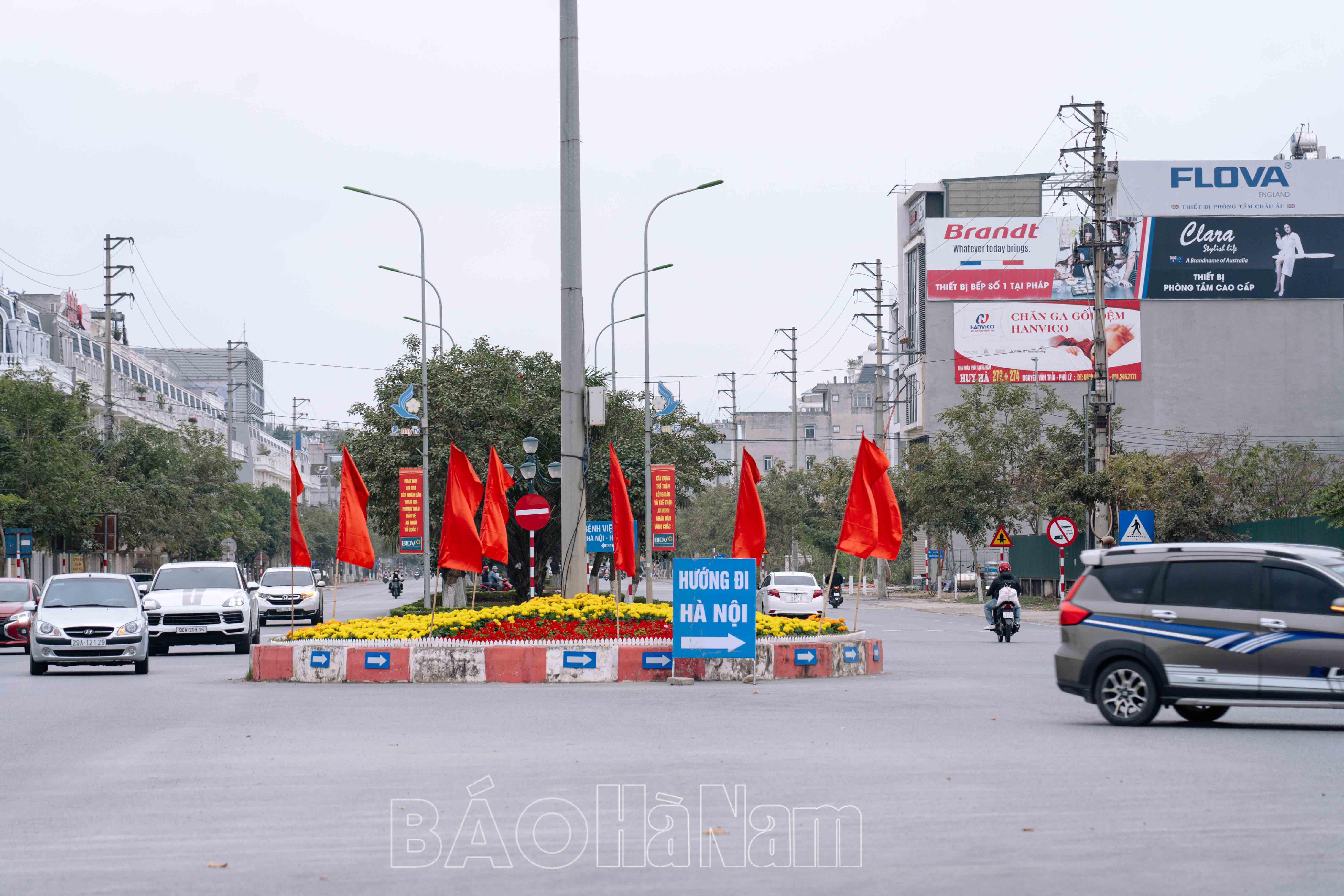 Kết thúc kỳ nghỉ Tết người dân nườm nượp trở về Thủ đô