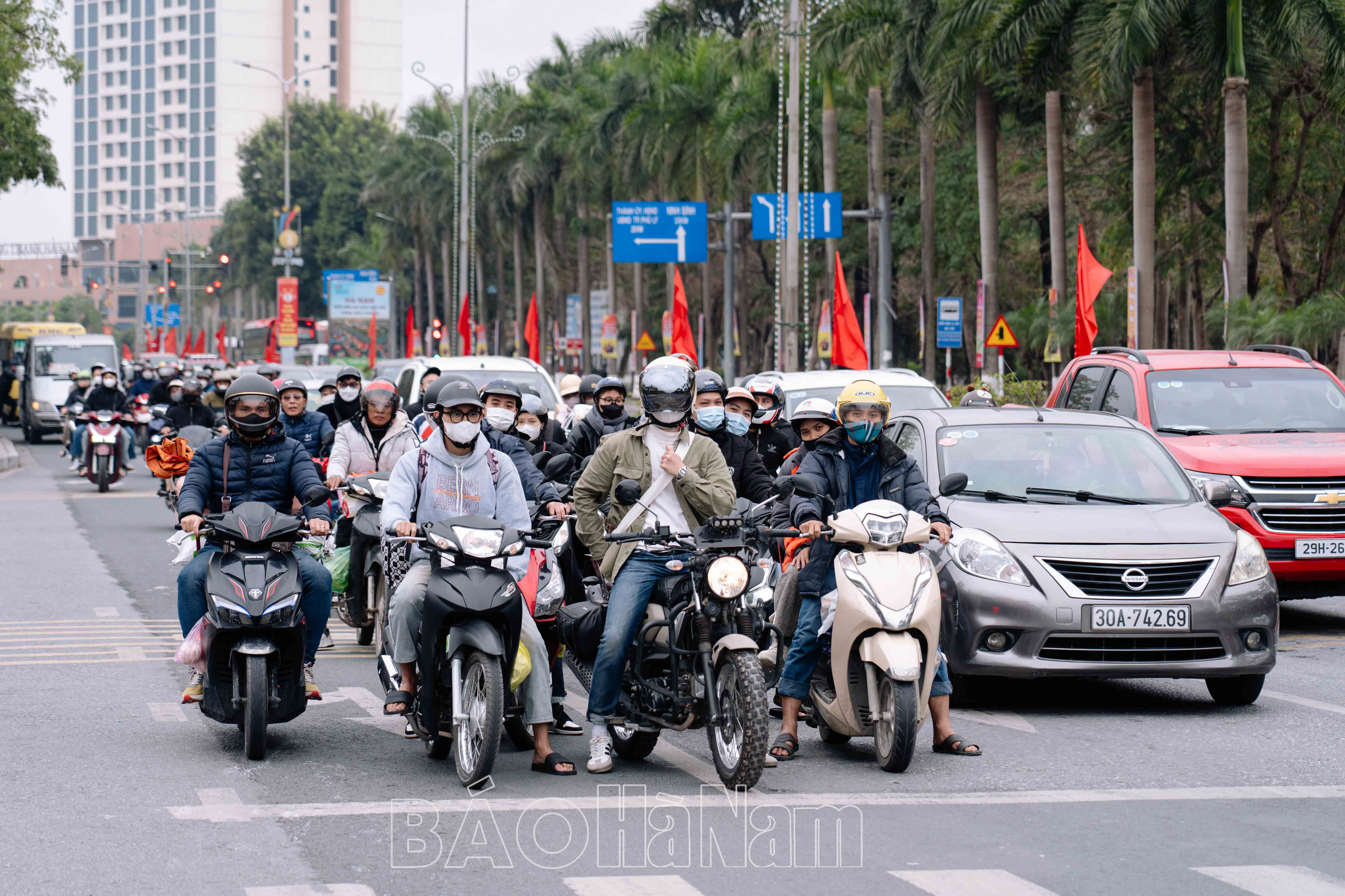 Kết thúc kỳ nghỉ Tết người dân nườm nượp trở về Thủ đô