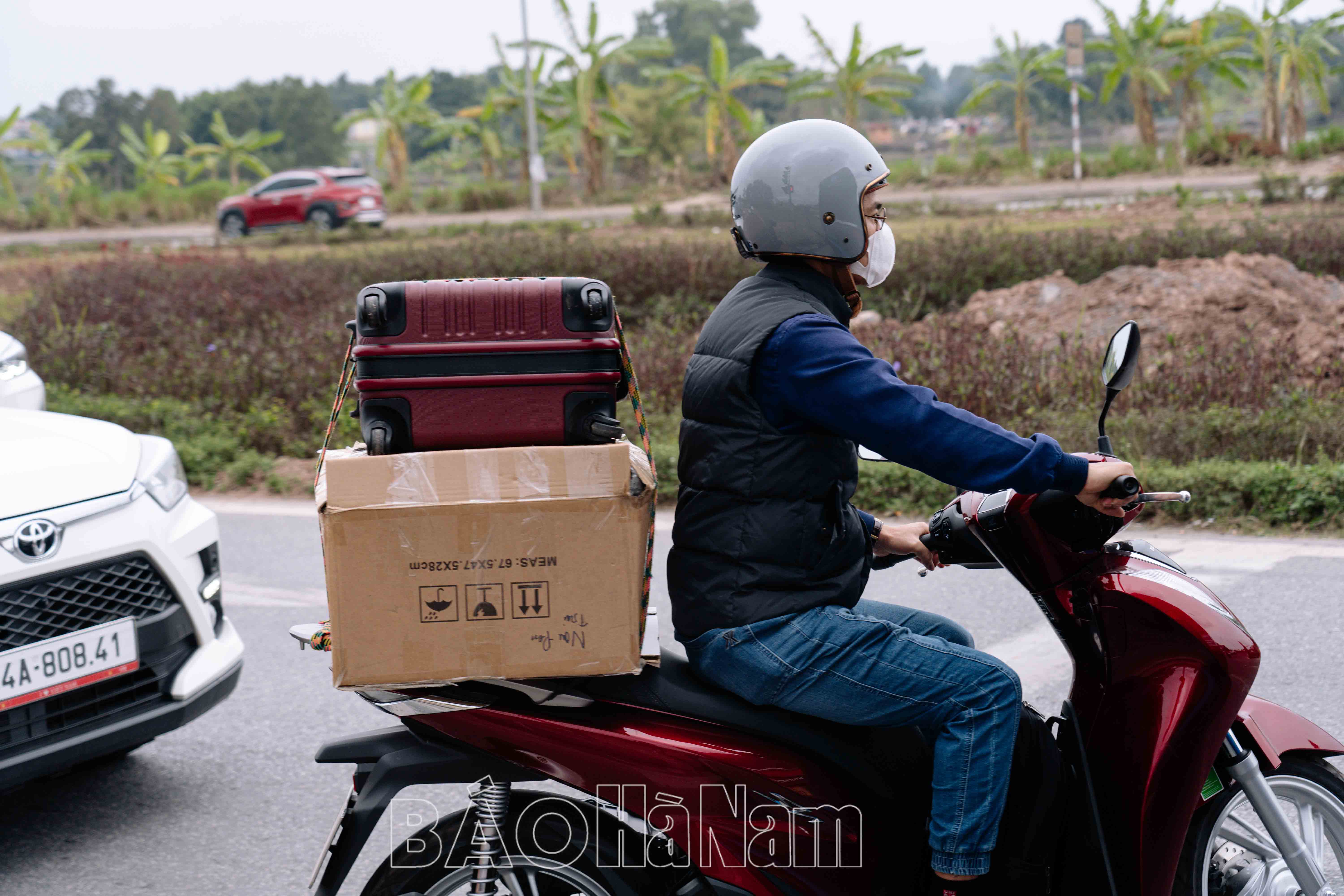 Kết thúc kỳ nghỉ Tết người dân nườm nượp trở về Thủ đô