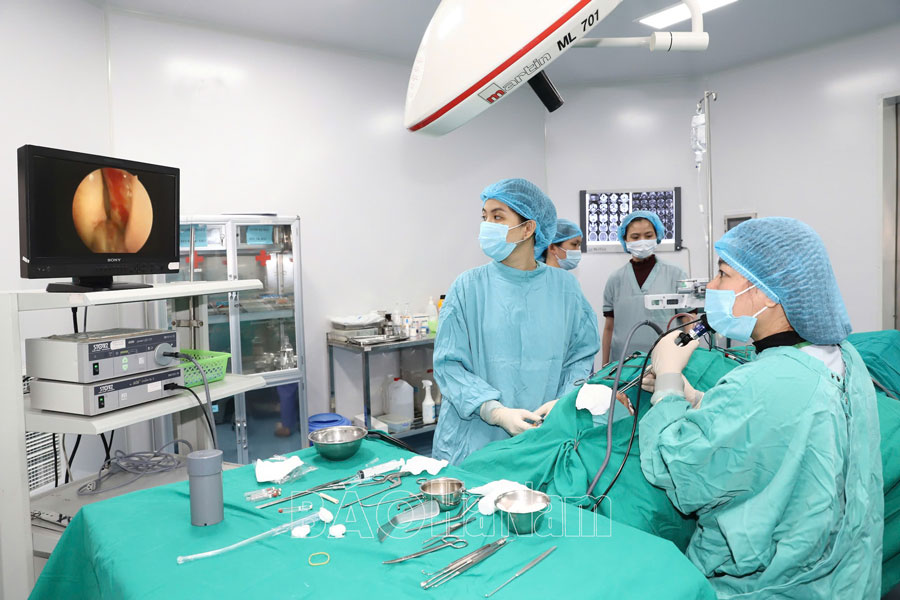 Phụ nữ ngành Y khẳng định vai trò trong chăm sóc bảo vệ sức khỏe nhân dân