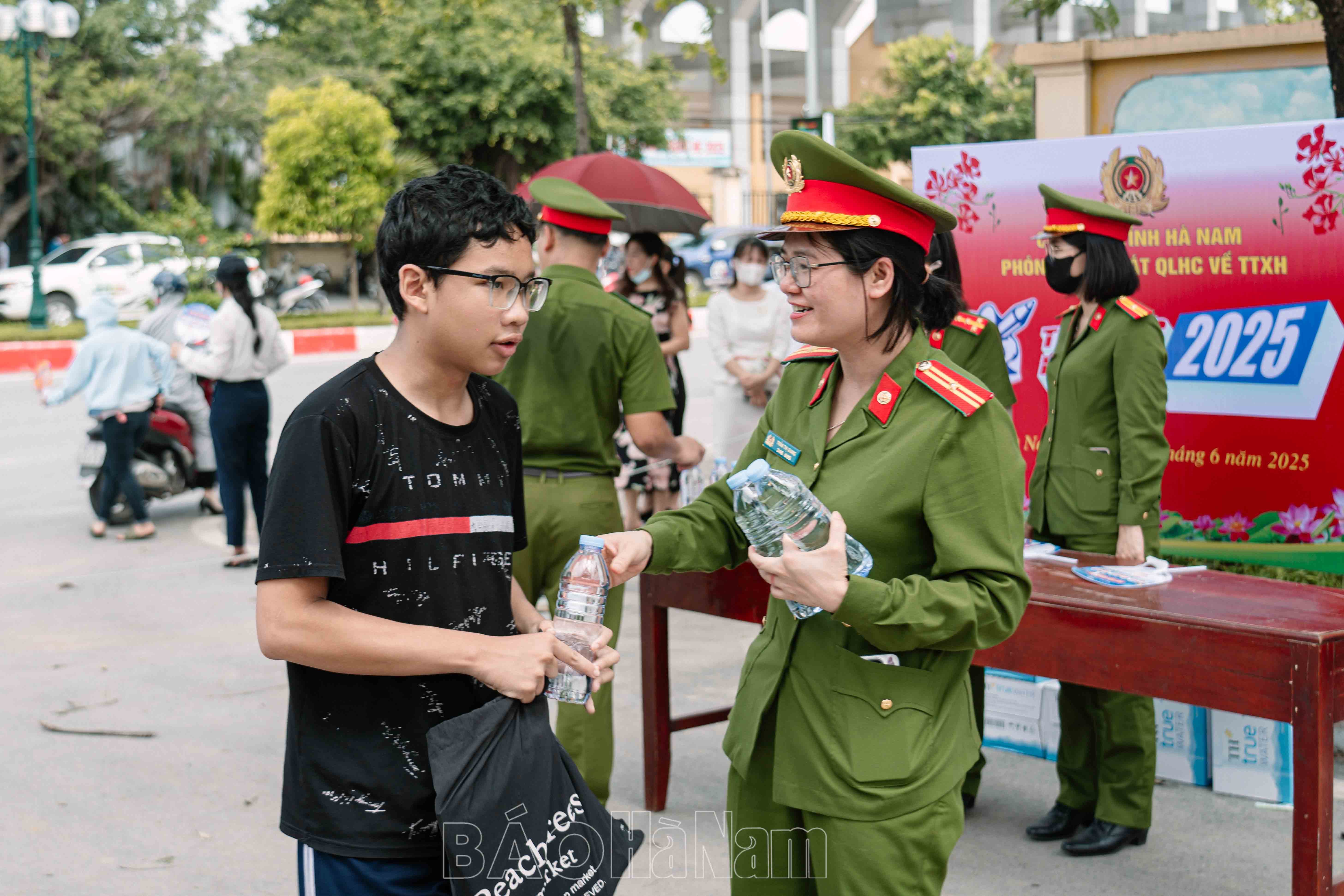 Khoảnh khắc buổi thi đầu tiên kỳ thi vào lớp 10 năm học 20252026