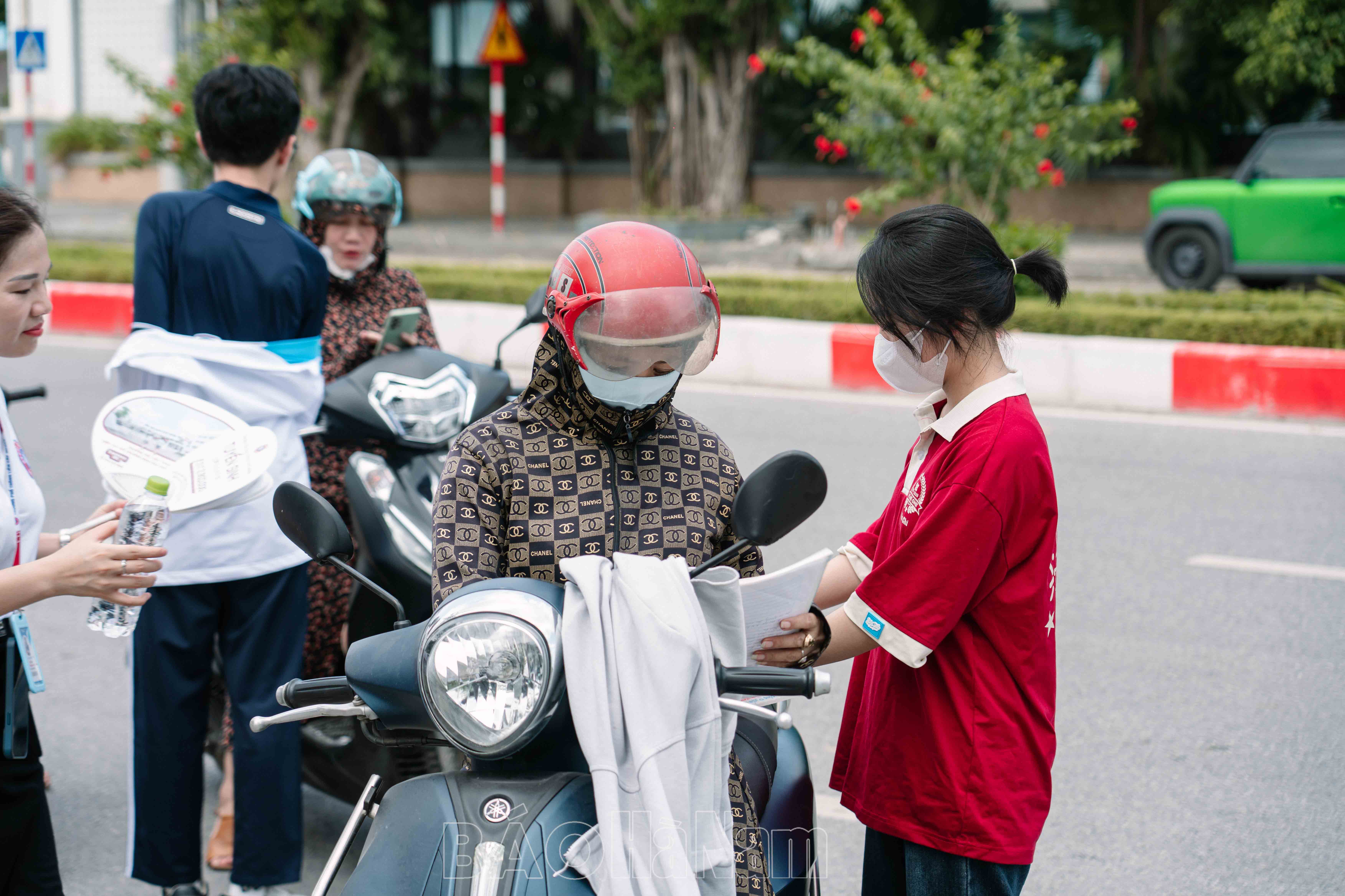 Khoảnh khắc buổi thi đầu tiên kỳ thi vào lớp 10 năm học 20252026