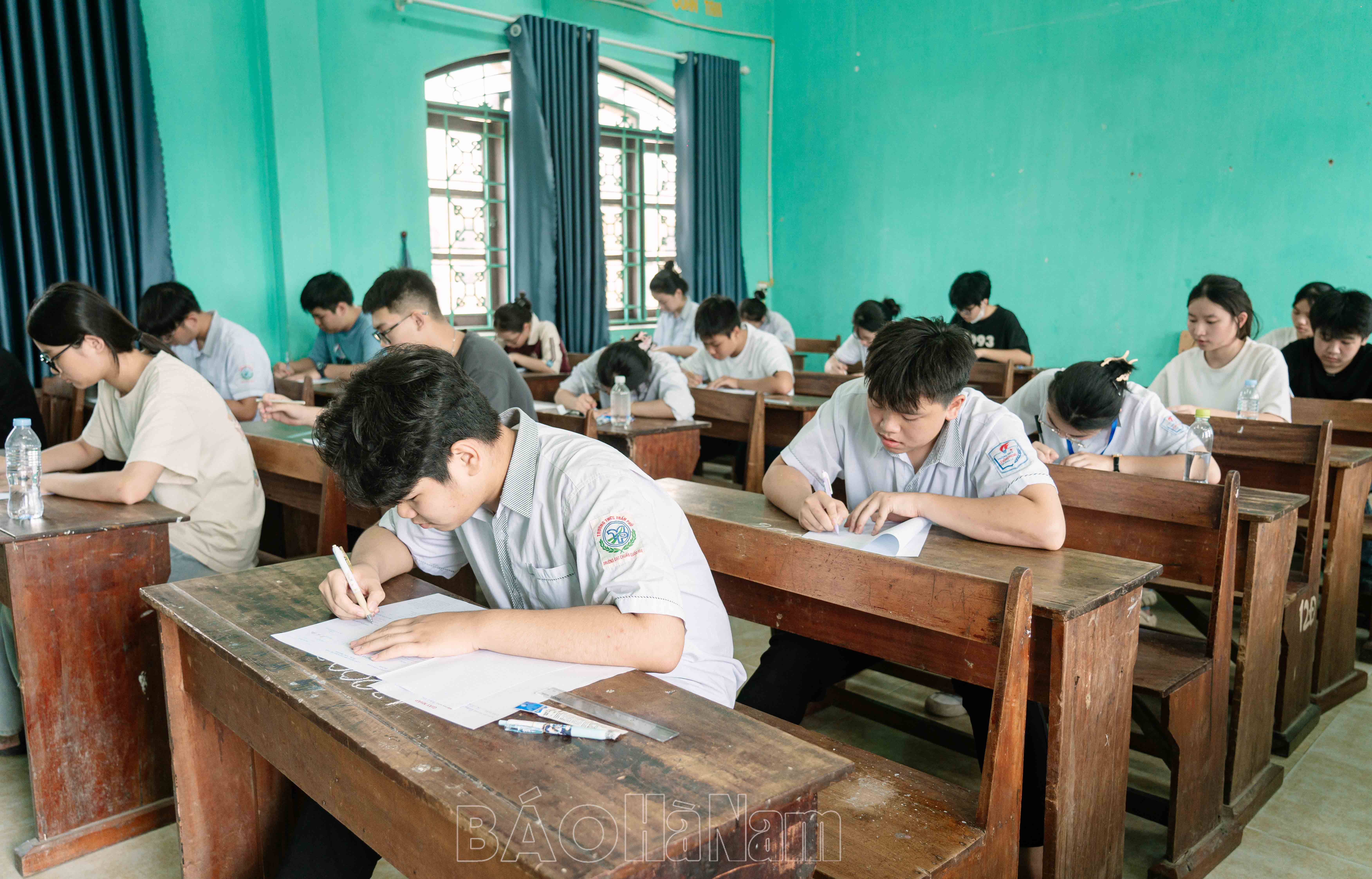 Khoảnh khắc buổi thi đầu tiên kỳ thi vào lớp 10 năm học 20252026