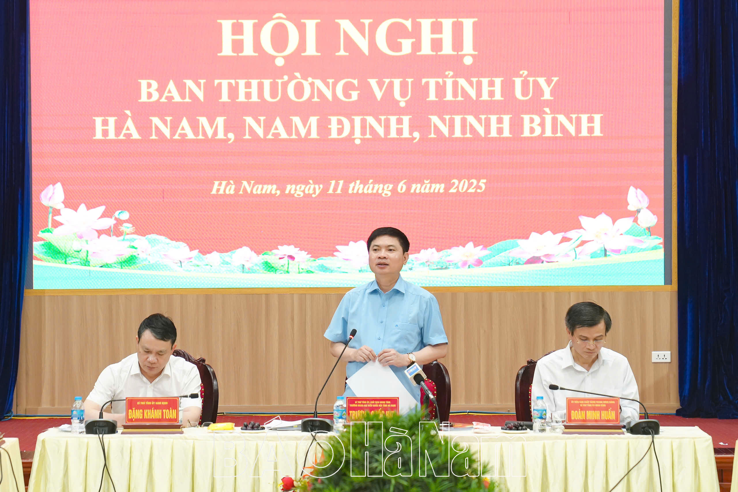 BTV Tỉnh ủy Hà Nam Nam Định Ninh Bình thảo luận về công tác nhân sự và góp ý vàodự thảo Đề án thành lập Đảng bộ tỉnh Ninh Bình mới