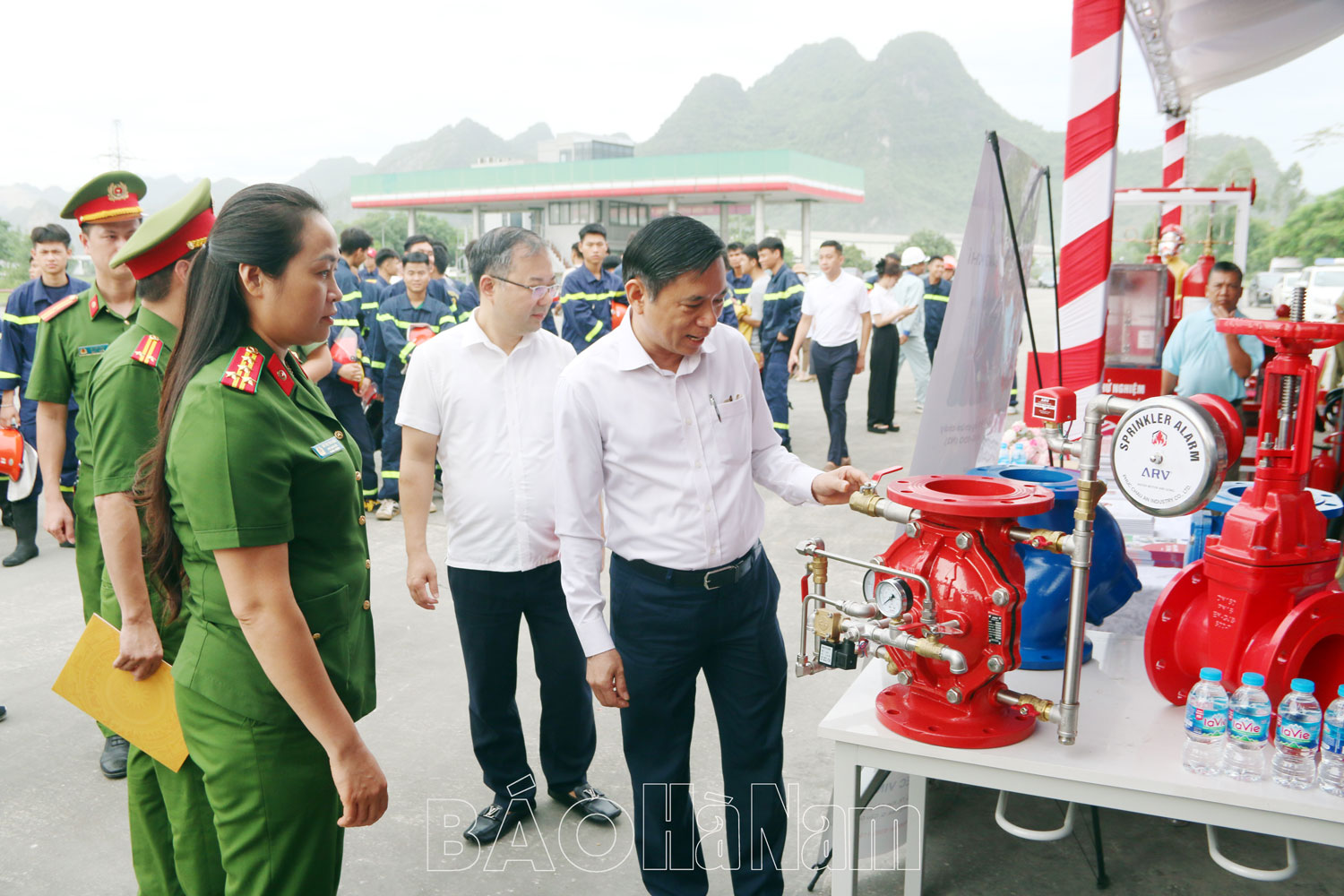 Hà Nam: Diễn Tập PCCC Lớn Nâng Cao Khả Năng Ứng Phó 21 Các đại biểu tham quan gian hàng trưng bày sản phẩm PCCC & CNCH